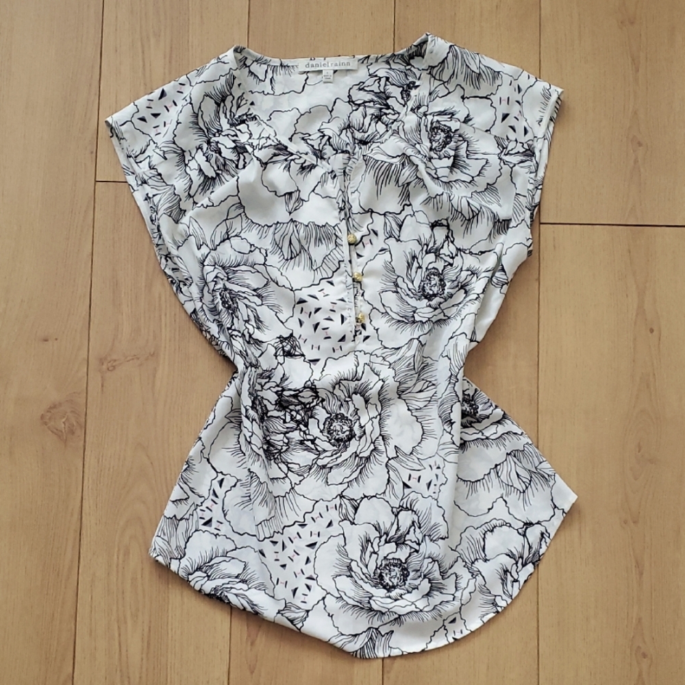 Daniel Rainn Black & White Floral Top